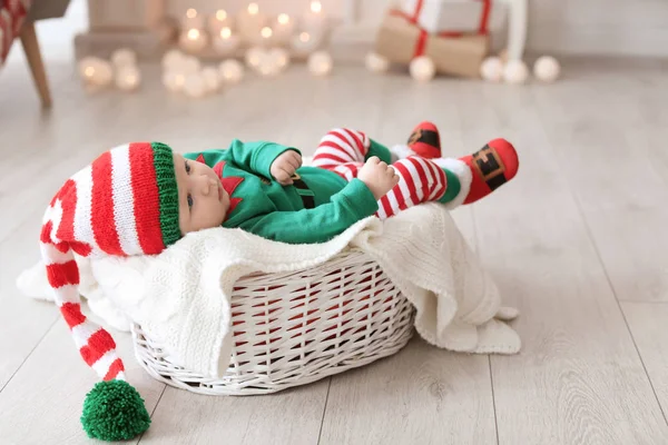 Söt Baby Jul Kostym Hemma — Stockfoto