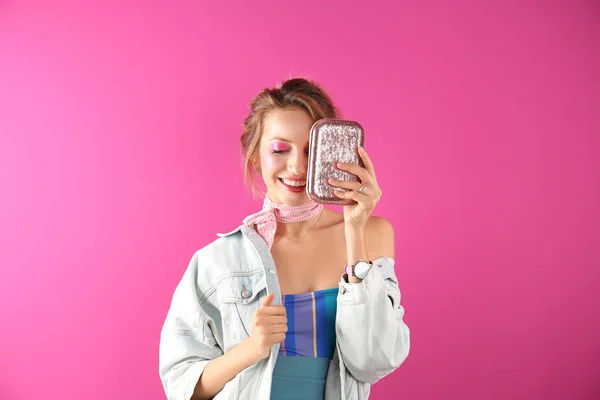 Vacker Ung Kvinna Poserar Färgbakgrund Sommar Mode — Stockfoto