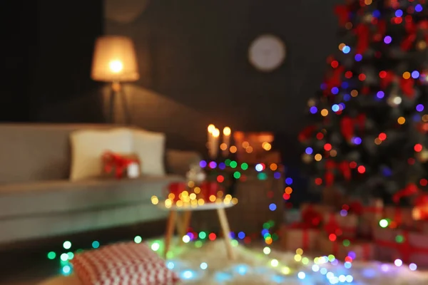 Rozmazaný Pohled Stylové Místnosti Interiéru Nazdobený Vánoční Stromeček — Stock fotografie