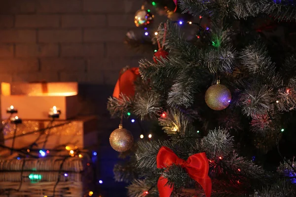 Vánoční Stromeček Překrásnou Výzdobu Interiéru Closeup Stylový Prvek Interiéru — Stock fotografie