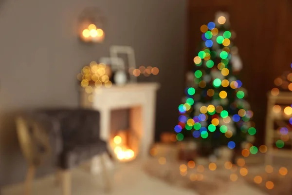 Camera Sfocata Interno Elegante Con Albero Natale Camino Decorativo — Foto Stock