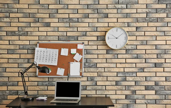 Stylish Workplace Laptop Cork Board Clock Brick Wall Time Management — Stock Photo, Image