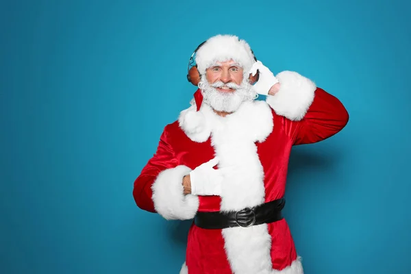 Noel Baba Noel Müzik Renk Arka Plan Üzerinde Dinlemek — Stok fotoğraf