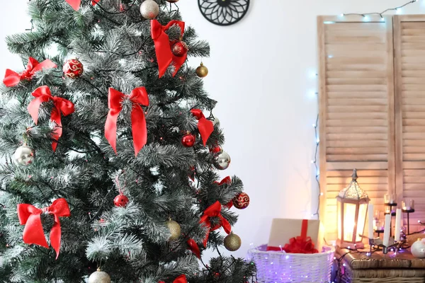 Arbre Noël Avec Des Décorations Intérieur Élégant — Photo