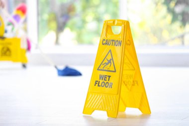 Emanet işareti ile ifade ıslak zemin dikkat, kapalı. Temizleme Servisi