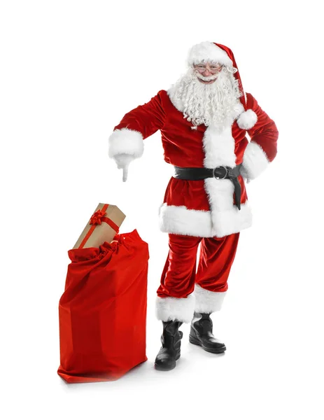 Настоящий Санта Клаус Красной Сумкой Полной Подарков Белом Фоне — стоковое фото