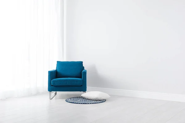 Interior Elegante Quarto Com Elegante Poltrona Confortável — Fotografia de Stock