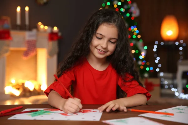 Kreslení Obrázku Doma Malé Dítě Vánoční Oslava — Stock fotografie