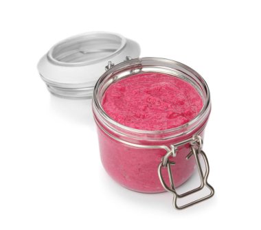 Taze pancar humus beyaz zemin üzerine kavanoz