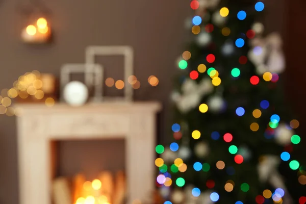 Wazig Stijlvolle Kamer Interieur Met Kerstboom Decoratieve Open Haard — Stockfoto