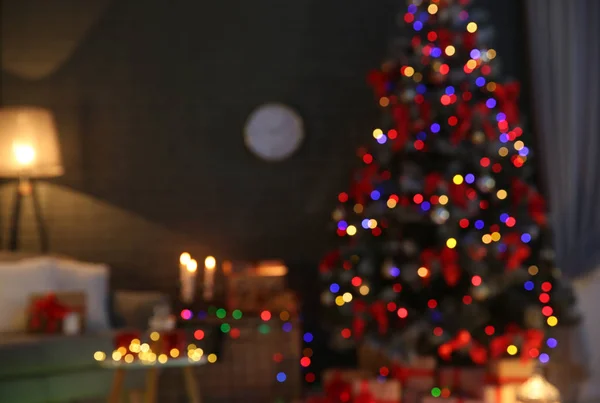 Vista Offuscata Interni Camera Elegante Con Albero Natale Decorato — Foto Stock