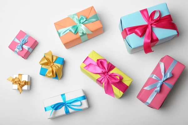 Плоска Композиція Красивими Подарунковими Коробками Білому Тлі — стокове фото