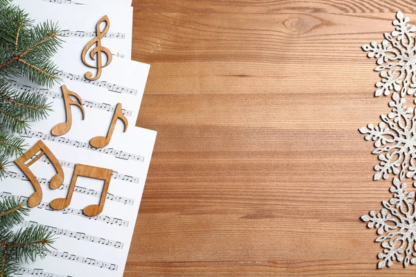 Επίπεδη Lay Σύνθεση Φύλλα Μουσικής Και Σημειώσεις Σχετικά Ξύλινο Υπόβαθρο — Φωτογραφία Αρχείου