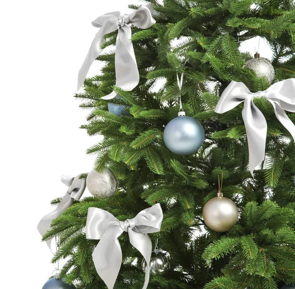 Prachtig Versierde Kerstboom Witte Achtergrond Close — Stockfoto