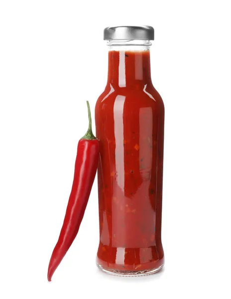 Flaska Med Kryddig Chilisås Och Färsk Paprika Vit Bakgrund — Stockfoto