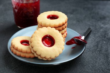 Sweet ile geleneksel Noel Linzer kurabiye plaka reçel