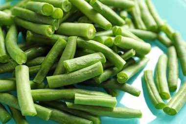 Taze kesilmiş yeşil Fransızca fasulye, closeup ile plaka