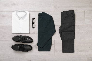 Okul çocuk laminat, en iyi görünüm için tek tip