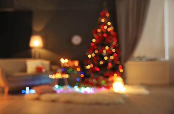 Vista Borrosa Del Elegante Interior Habitación Con Árbol Navidad Decorado — Foto de Stock
