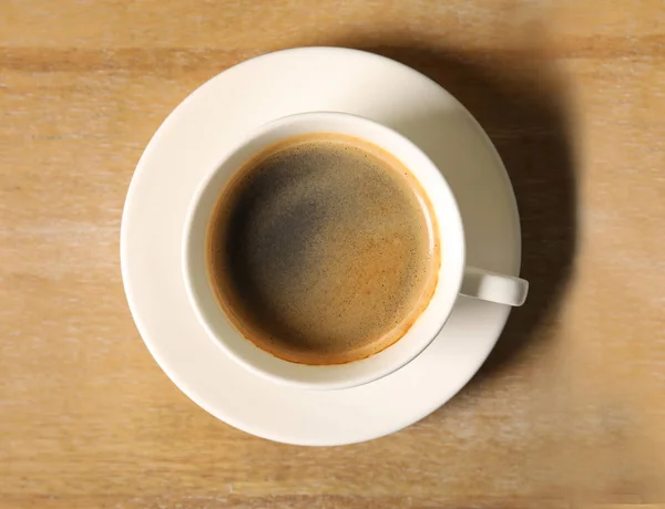 Kop Heerlijke Warme Koffie Houten Achtergrond Bovenaanzicht — Stockfoto