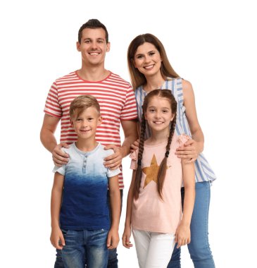 Beyaz arka planda çocuklu mutlu bir aile