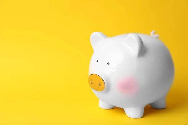 Witte Piggy Bank Kleur Achtergrond Geld Besparing — Stockfoto