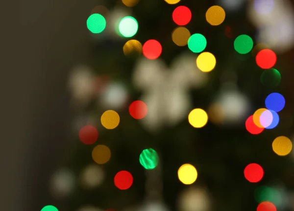 Vista Borrosa Del Árbol Navidad Decorado Con Luces Brillantes —  Fotos de Stock