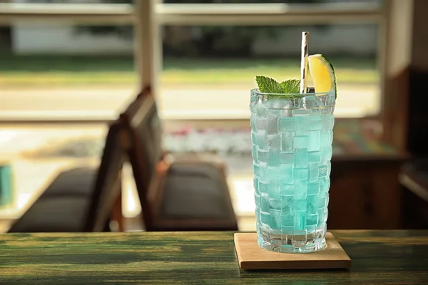 Glas Met Een Heerlijke Cocktail Teller Café — Stockfoto