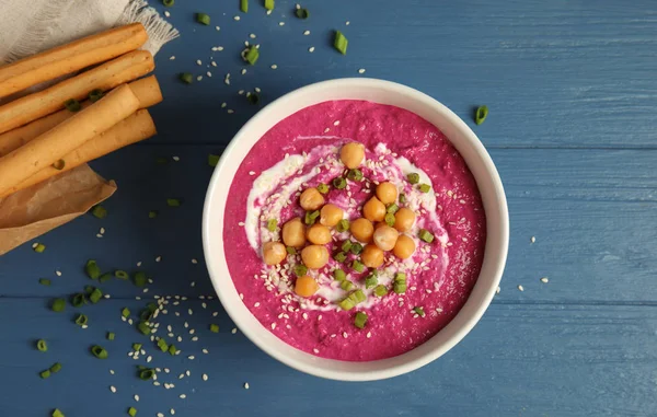 Plat Lag Samenstelling Met Kom Lekker Bieten Hummus Brood Stokken — Stockfoto