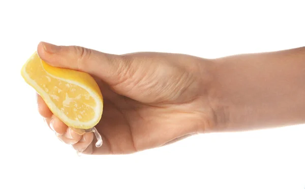 Junge Frau Presst Zitrone Auf Weißem Hintergrund — Stockfoto