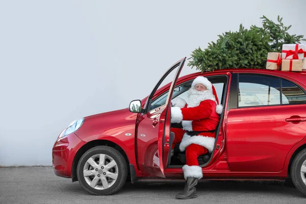 Papai Noel Autêntico Carro Com Caixas Presente Árvore Natal Vista — Fotografia de Stock