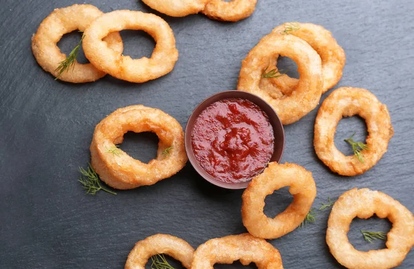 Slate Plate Fried Onion Rings Bowl Sauce Top View — Stock Photo, Image