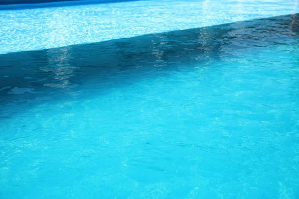 Clear Refreshing Water Swimming Pool — Stock Photo, Image