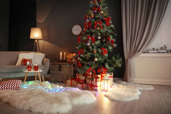 Intérieur Élégant Chambre Avec Arbre Noël Décoré — Photo