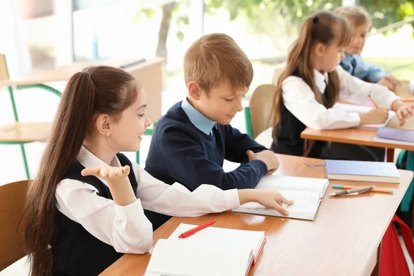 Kleine Kinder Klassenzimmer Stilvolle Schuluniform — Stockfoto