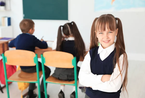 Klein Meisje Klas Stijlvolle School Uniform — Stockfoto