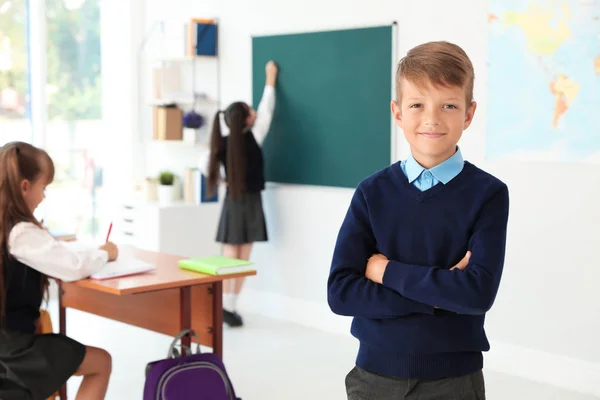 Kleine Jongen Klas Stijlvolle School Uniform — Stockfoto