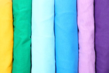 Birçok moda renkli tişörtler, görünümü kapatın