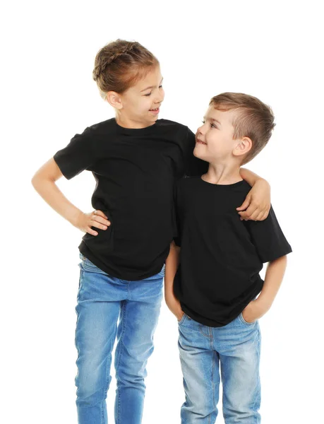 Niños Pequeños Con Camisetas Sobre Fondo Blanco Burla Para Diseño —  Fotos de Stock