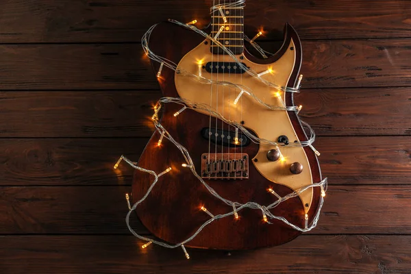 Guitar Fairy Lights Wooden Background Christmas Music Concept — Stock Photo, Image