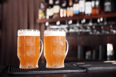 Sayaç bar lezzetli bira gözlük