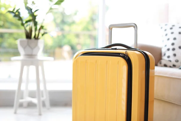 Bright Yellow Suitcase Packed Journey Home — Stock Photo, Image