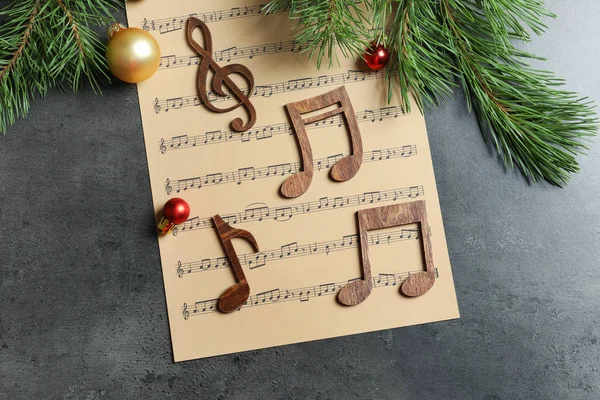 Composición Plana Con Decoración Hoja Música Mesa Concepto Canciones Navidad —  Fotos de Stock