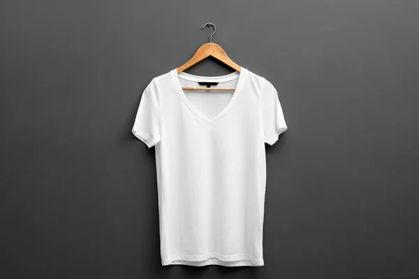 Hanger Met Lege Shirt Grijze Achtergrond Mockup Voor Ontwerp — Stockfoto