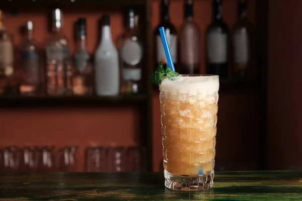 Glas Mit Leckerem Cocktail Auf Dem Tisch Café — Stockfoto