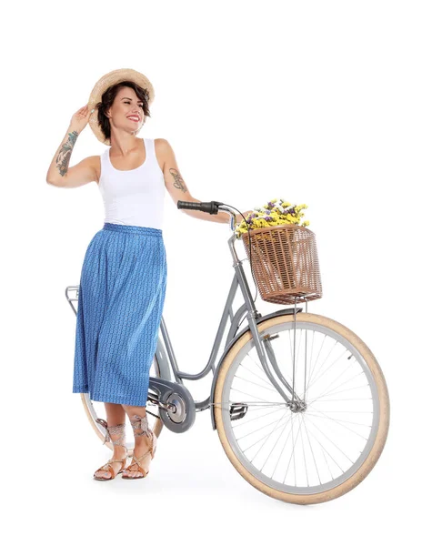 Retrato Bela Jovem Com Bicicleta Fundo Branco — Fotografia de Stock