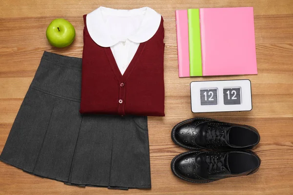 Uniforme Escolar Para Niña Papelería Sobre Fondo Madera —  Fotos de Stock