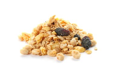 Müsli beyaz zemin üzerine üzümlü. Sağlıklı tahıl ve tahıl