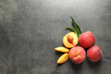 Tablo, üstten görünüm taze tatlı şeftali