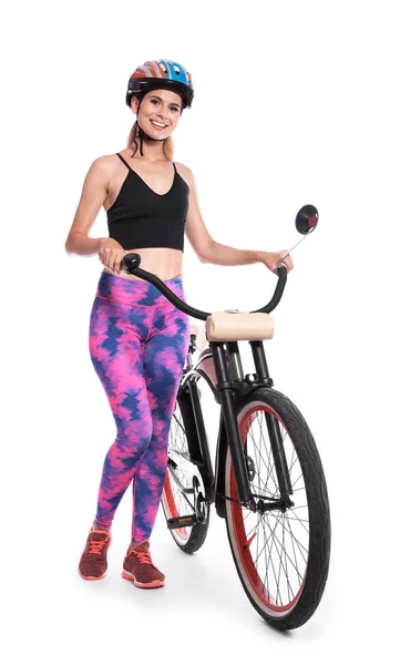 白い背景の上の自転車とスポーティな女性のポートレート — ストック写真